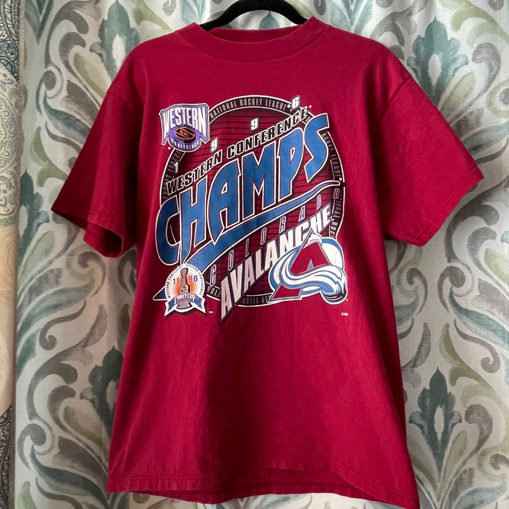 📦 Ships Free! Vtg Colorado Avalanche T-shirt